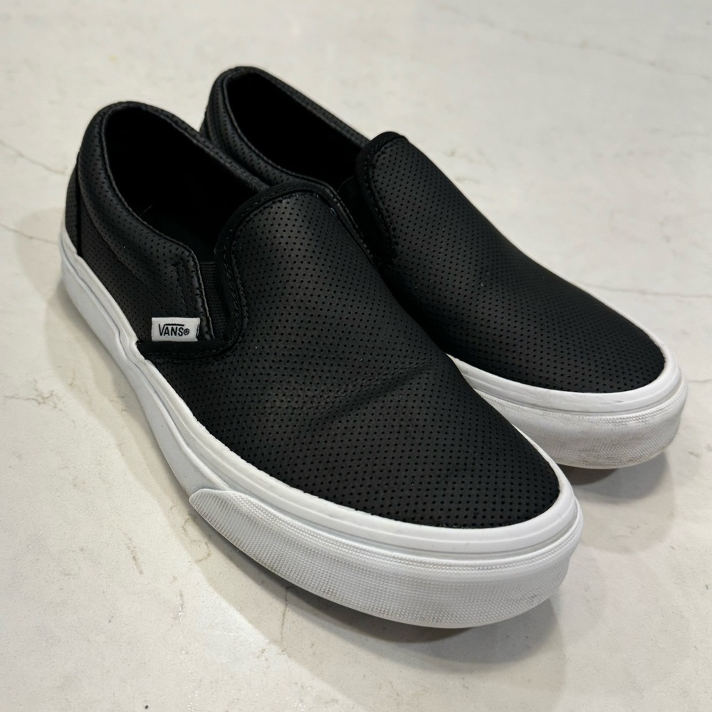 COPY - Women’s slip on leather Vans size 7